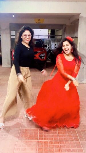 Riya Dey Instagram - Evening masti🎶😎💕🥰
.
.#instatrending #newsongs #instalike #instamasti #instaartist #instalove #reelitfeelit #instafollow 
@creators 
@instagram