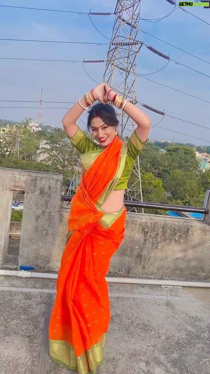 Riya Dey Instagram - This one is for all my bong fam🫶🏻 Shubho navami🙏🏻 Ailo uma barite❤️🙏🏻 #shubhonavami #duggadugga #jaymaadurga #actress #riyadey