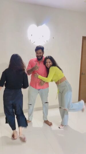 Riya Dey Instagram - & this special wish from us to the entire team of Katak sesha ru arambha releasing today at your nearest theatres..book your tickets & enjoy the madness in this dussehra…best wishes to the entire team on our behalf 🫶🏻🔥💃✌🏻
ଆଜି ରଂଗଲତା ଦେଖାହେବ bbsr premiere show ରେ..
ଘୋଘା କରିବାକୁ ଆପଣମାନେ ready ତ?
Follow @anasmishproductionss @prittttam & @sidharthmusicofficial for all the details relating to the film release 🥰✌🏻
#kataksesharuarambha #releasingtoday #20thoctober #supportodiafilm #bestwishes #rangalata #trending #ghoghahabadussehrare #actress #riyadey