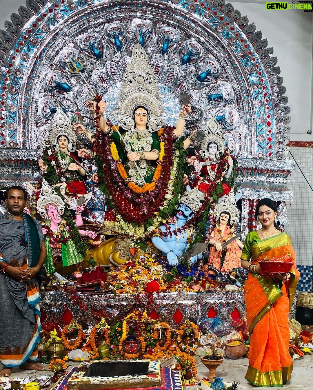 Riya Dey Instagram - ଅଷ୍ଟମୀ ପୂଜା ଶୁଭ ମହାଷ୍ଟମୀ.. ଜୟ ମା ଦୁର୍ଗା🙏🏻❤️ #durgapuja #durgamaa #jaymaadurga C D A Sector 9