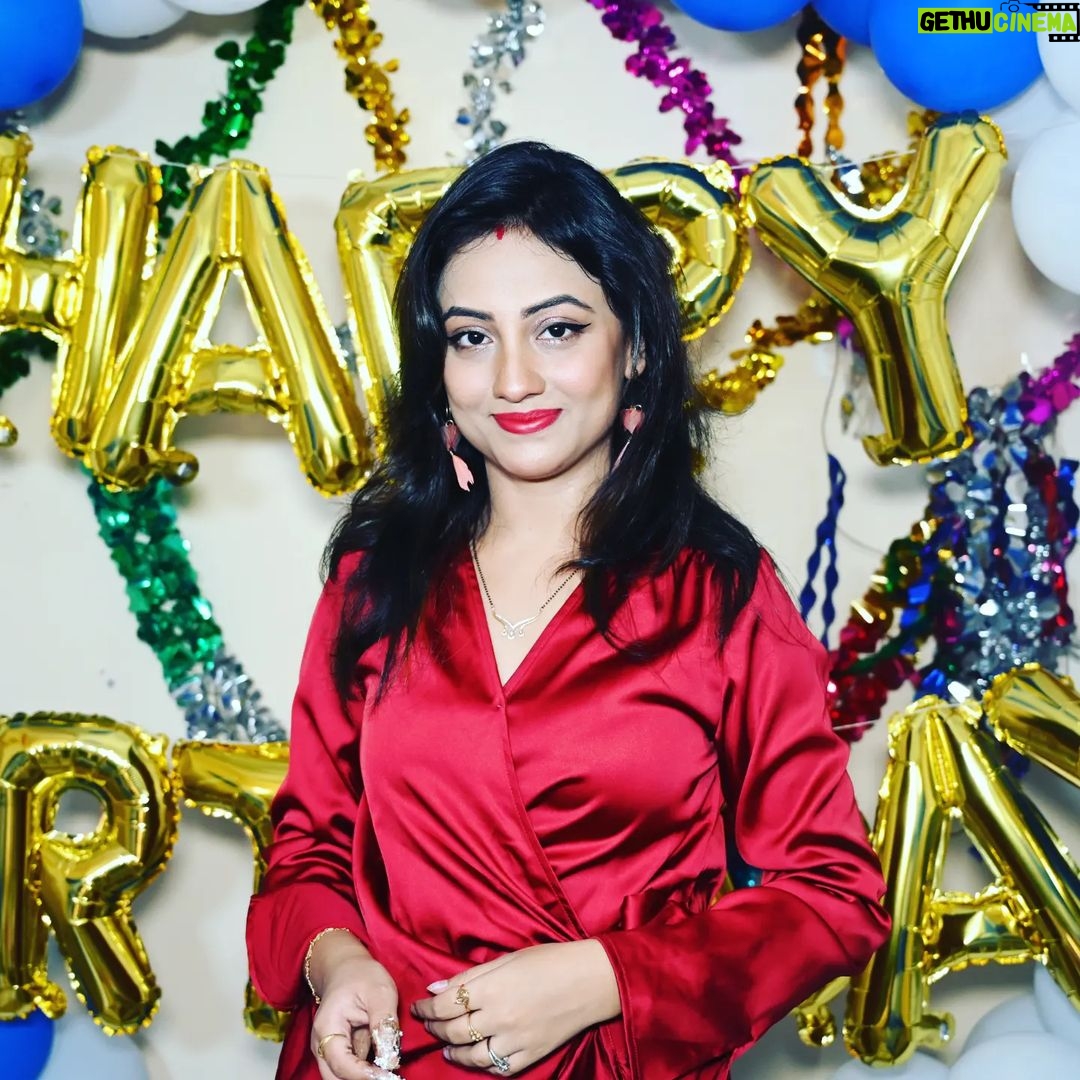 Riya Dey Instagram - Thank you all for ur wishes🍫🥰❤️ . . . . . . . . . . . . Follow👉@riya_dey91 & @riya_dey_official_fc . . . . . #birthday #birthdaycake #celebration #birthdaycake #birthdaywishes #thanku Cuttack, Orissa