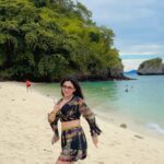 Riya Dey Instagram - This part of the song is 🔥 #reels #reelsinstagram #reelitfeelit #reelsvideo #reelsindia #reelkarofeelkaro #trendingreels #trending #trendingsongs #viral #viralvideos #viralreels #ootd #phuket #travelphotography #travelmode #trip #greenery #dance #move #love #live #laugh #loveyourself #actress #riyadey Krabi, Thailand
