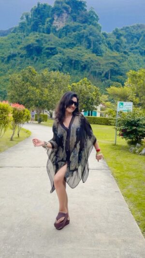 Riya Dey Instagram - Ok trending or not?🫣🤓😎
@deyshilpa I wore your bangkok wala gifted poncho in Phuket..give your review on my look😂🤭👗🖤
VC- obviously @_sunil.messi93 😋❤️
#reels #reelsinstagram #reelitfeelit #reelsvideo #reelsindia #reelkarofeelkaro #trendingreels #trending #trendingsongs #viral #viralvideos #viralreels #ootd #phuket #travelphotography #travelmode #trip #greenery #dance #move #love #live #laugh #loveyourself #actress #riyadey