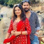 Riya Dey Instagram – सत् रंगा है ये इश्क रे ❤️
#swipeleft ⬅️
#love #live #laugh #positivevibes #staypositive #peace #togetherforever #bae #lifepartner #sunilria🎊👩❤️👨🎊 Panchalingeswar Temple