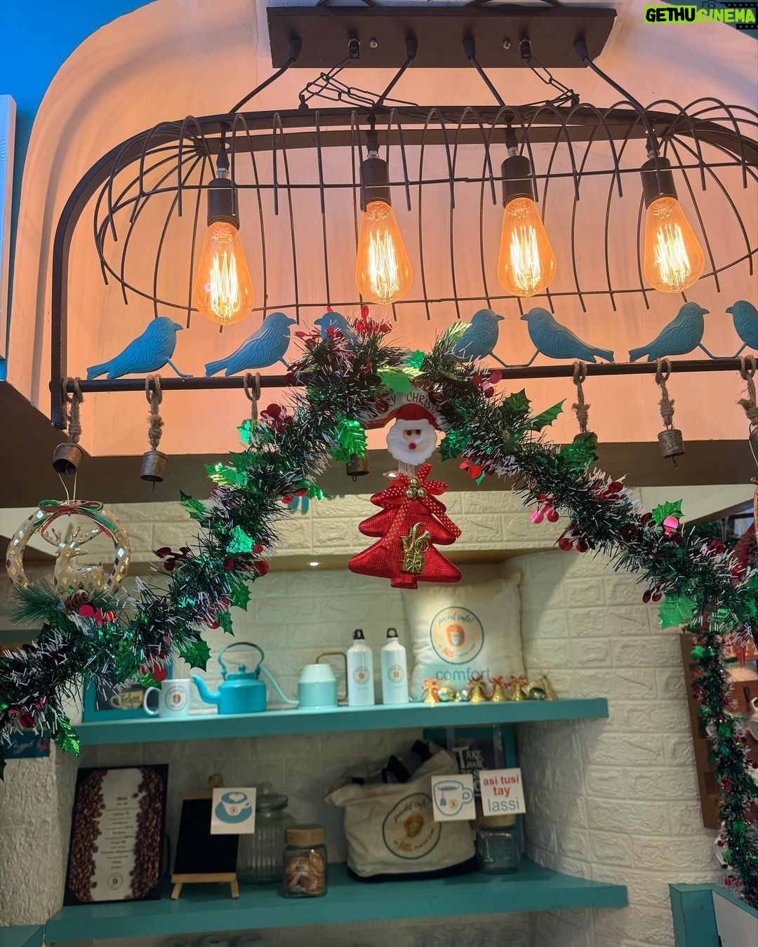 Riya Dey Instagram - Merry Christmas 🤶❤️🎄 #swipeleft ⬅️ #love #live #laugh #actress #riyadey #sunilria🎊👩❤️👨🎊 #christmas2023