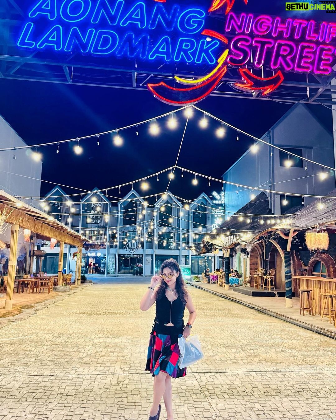 Riya Dey Instagram - New normal π«Άπ»π«°π»βπ» #swipeleft β¬
οΈ #vacation #vacationmode #travel #krabi #ootn #thailand #trip #travelphotography #travelmode #loveisintheair #ootn #love #live #laugh #actress #riyadey Ao Nang Night Market Krabi