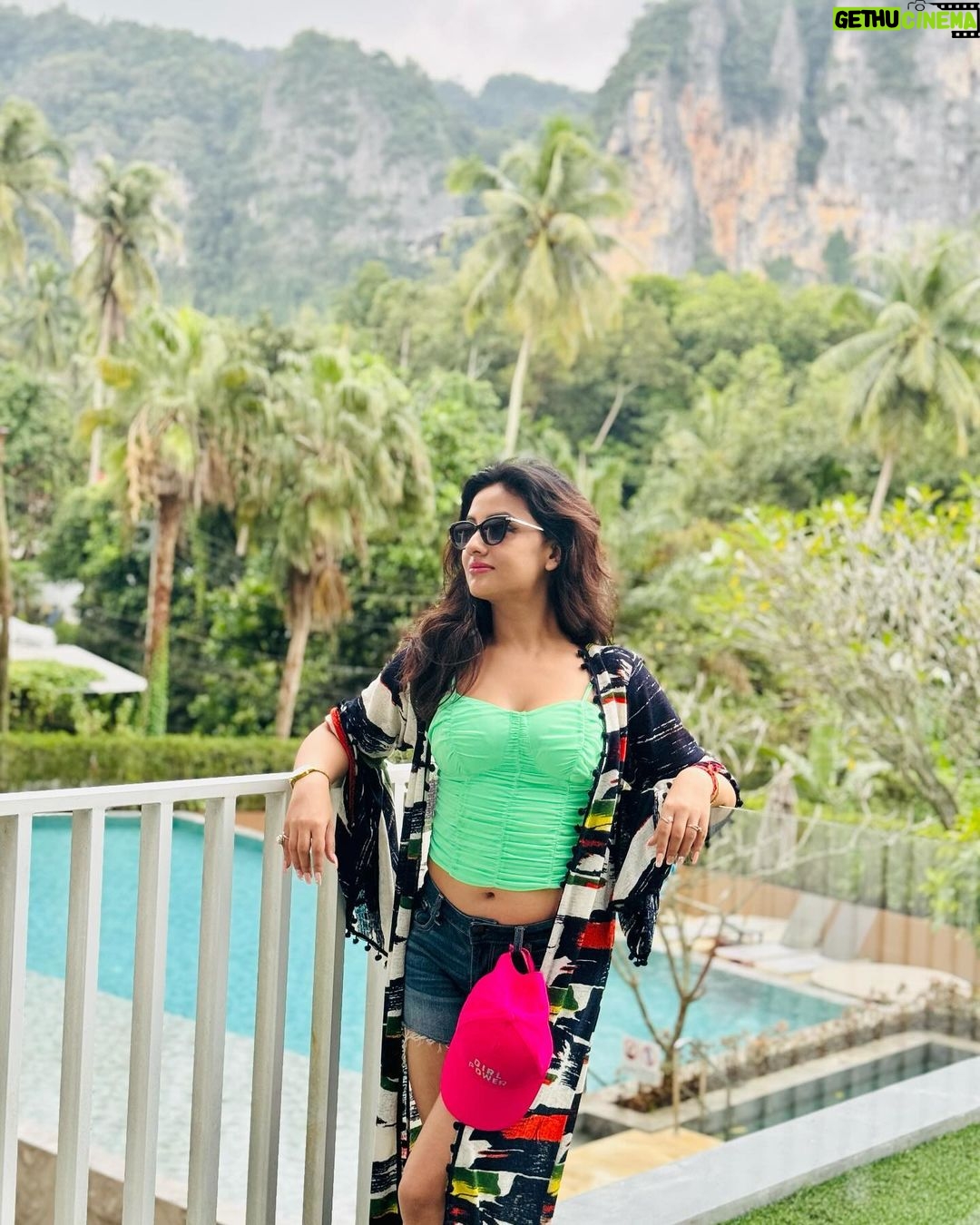 Riya Dey Instagram - Let’s go Krabi 😎 #swipeleft ⬅️ #1stanniversary #marriageanniversary #annyversarytrip #krabi #thailand #trip #travelphotography #travelmode #couplegoals #loveisintheair #ootd #love #live #laugh #sunilria🎊👩❤️👨🎊 Krabi, Thailand