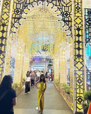 Riya Dey Instagram - Day 1 at Bangkok ❤️
Clicked📷 by my beautiful lady @barnalidey968 😘
#swipeleft ⬅️
#1stanniversary #marriageanniversary #annyversarytrip #bangkok #thailand #trip #travelphotography #travelmode #couplegoals #loveisintheair #ootn #love #live #laugh #sunilria🎊👩‍❤️‍👨🎊