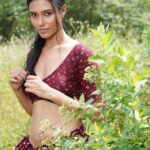 Riyaa Subodh Instagram - Look close enough and you’ll see inside my soul. . 💄 @eshaasikka . . . . . . . #raw #real #ootd #brownskingirls #brownskin #gujju #modellife #indian #thankyougod #happyme #ilovemyjob