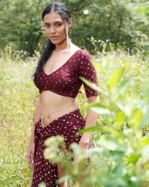 Riyaa Subodh Instagram - "I survived because the fire inside me burned brighter than the fire around me." 🔥 
.
.
.
.
#raw #real #ootd #brownskingirls #brownskin #gujju #modellife #indian #thankyougod #happyme #ilovemyjob