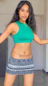 Riyaa Subodh Instagram - This is a hidden language of my soul.🥰😉 . . . #reelsinstagram #reelkarofeelkaro #reelsinstagram #reelsvideo #reelitfeelit #bellydance #fierce #model #dancer #trendingreels #trendingnow