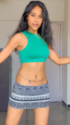 Riyaa Subodh Instagram - This is a hidden language of my soul.🥰😉
.
.
.
#reelsinstagram #reelkarofeelkaro #reelsinstagram #reelsvideo #reelitfeelit #bellydance #fierce #model #dancer #trendingreels #trendingnow