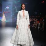Riyaa Subodh Instagram - For @streaxprofessional X @samantchauhan @bombaytimes @bombaytimes Show director @lokeshsharmaofficial Backstage @jamaimajames Clicked by @mohit_essence Managed by @zellarinternational . . #runwaymodel #runway #brownskingirls #brownskin #indianmodel #theriyasubodh #modellife #trending #bombaytimesfashionweek #bombay #thankyougod #fashionweek