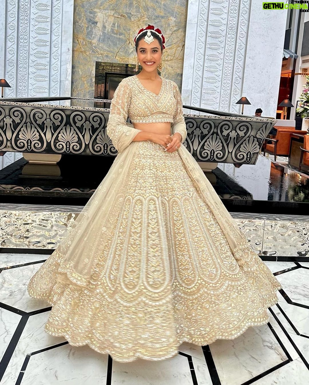 Riyaa Subodh Instagram - Indian wear, 𤩠more is more , less is bore.š¤š« #wedding Fabulous designed by @rajshahdesigns Styled by @khushaliee Assisted by @nittuprasad PS:- for the first time I can say Iām proud of myself for doing such a perfect makeup and hair with one hand š . . . . #weddingphotography #weddingdress #indianwedding #lovemyself #nudemakeup #designer #lehenga #happyme #tuesdayvibes #shaadi