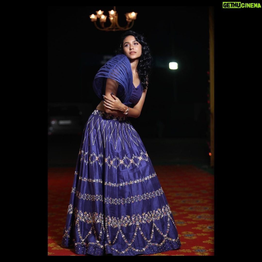 Riyaa Subodh Instagram - Beautiful Outfit by @garnettstudio 💙 Styled by favourite @khushaliee ♥️ Assisted by @nittuprasad . . . #wedding #weddingdress #modellife #model #indian #indianwedding #sangeet