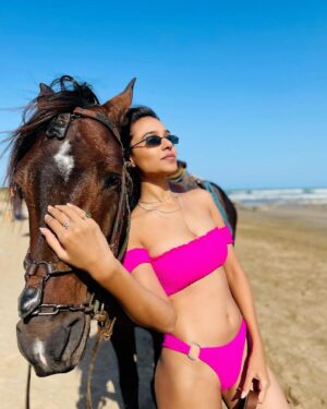 Riyaa Subodh Instagram - Ride more , worry less. 
#comingsoon 
.
.
.
.
#baku #shooting #musicvideo #trending #theriyasubodh #horselove #instafam #traveldiaries #ilovemyjob #workmode #thankyougod