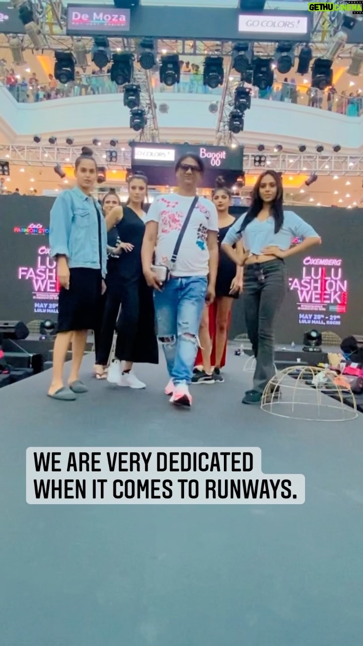 Riyaa Subodh Instagram - I hope you continue with me after this behaviour 😆 @shie_lobo . . My girl gang... Namrata , Rushali , Neelam, Parul and one and only Mr.Lobo. 😅 . . . #trendingreels #trending #reelkarofeelkaro #reels #reelsvideo #funnyreels #modellife #cochin #kerala #reelitfeelit