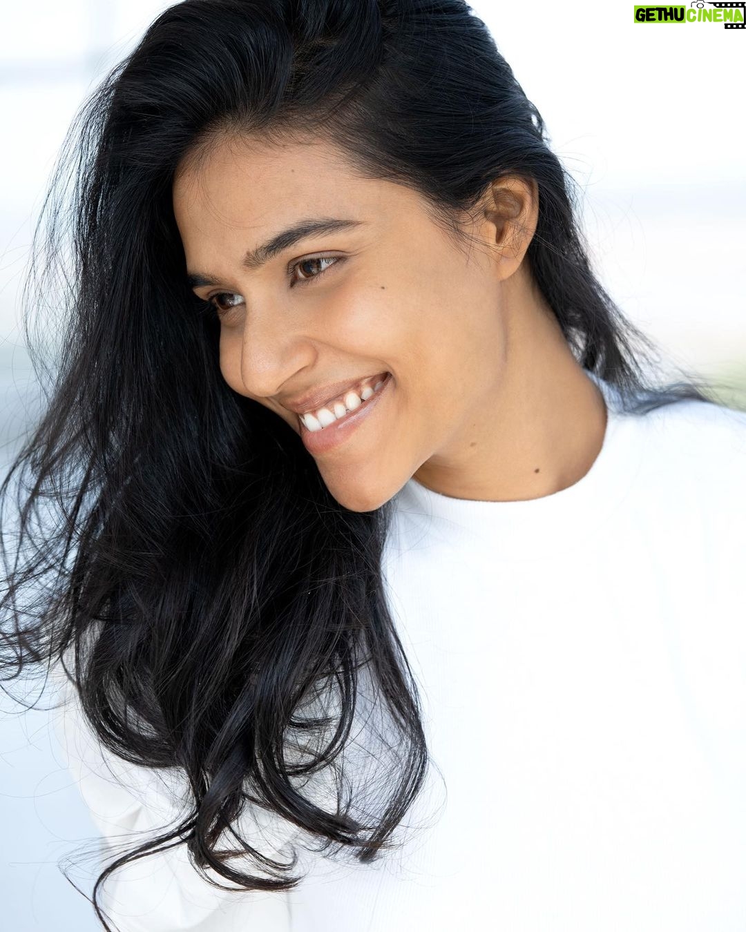 Riyaa Subodh Instagram - π€ . . . . . . . . #nomakeup #natural #candid #ilovemyself #morningvibes #realme #riyality #modellife #indianmodel #happyme #thankyougod #ilovemyjob #theriyasubodh #naturalbeauty #fridayvibes #flashbackfriday