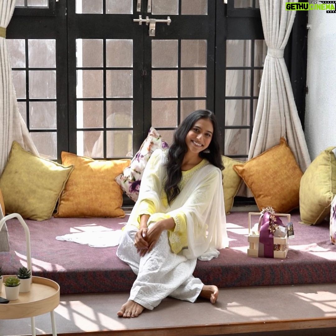 Riyaa Subodh Instagram - A Carnival’ous experience with marvellous amenities! 🥰 . 📷 @munnasphotography 💄 @eshaasikka . . . #villa #lonavala #getaway #staycation #vacation #holiday #weekend #luxury #luxurylifestyle #festive #vibes #love #light