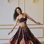 Riyaa Subodh Instagram - Tell me your favourite garba song. ⬇️ #gujju Beautifully designed by @rishh_designs . . #navratri #navratrispecial #2023 #reelitfeelit #reelkarofeelkaro #gujarati #ahmedabadi #gujju #gujjugram #garba #garbanight #seeyousoon