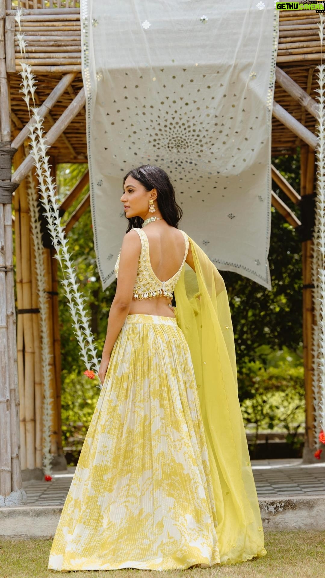 Riyaa Subodh Instagram - 💛 . . . #reelitfeelit #reelkarofeelkaro #reelsinstagram #reelsvideo #trendingsongs #trendingnow #trendingaudio #designer #weddingdress #modellife #indian #instagram #ootd