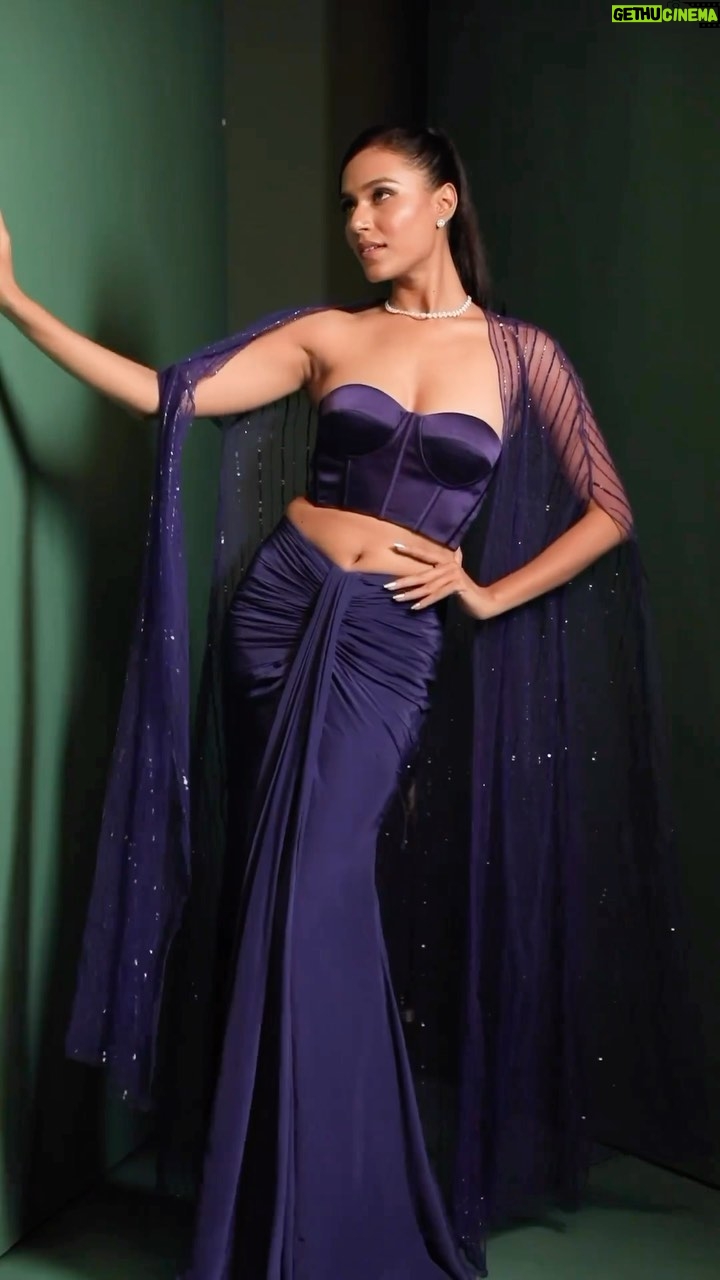 Riyaa Subodh Instagram - Get your sparkle on. Show this world where you belong. . . . #reelitfeelit #reelkarofeelkaro #reelsinstagram #trendingreels #trendingsongs #trendingaudio #photoshoot #ootd #ootdfashion #bts #poser
