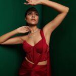 Riyaa Subodh Instagram – Did anybody say hands up 🙌🏼??? 
😈💙❣️
.
.
.
#ootd #ootdfashion #glammakeup #glam #campaign #trending #designer #mondaymood #indianmodel