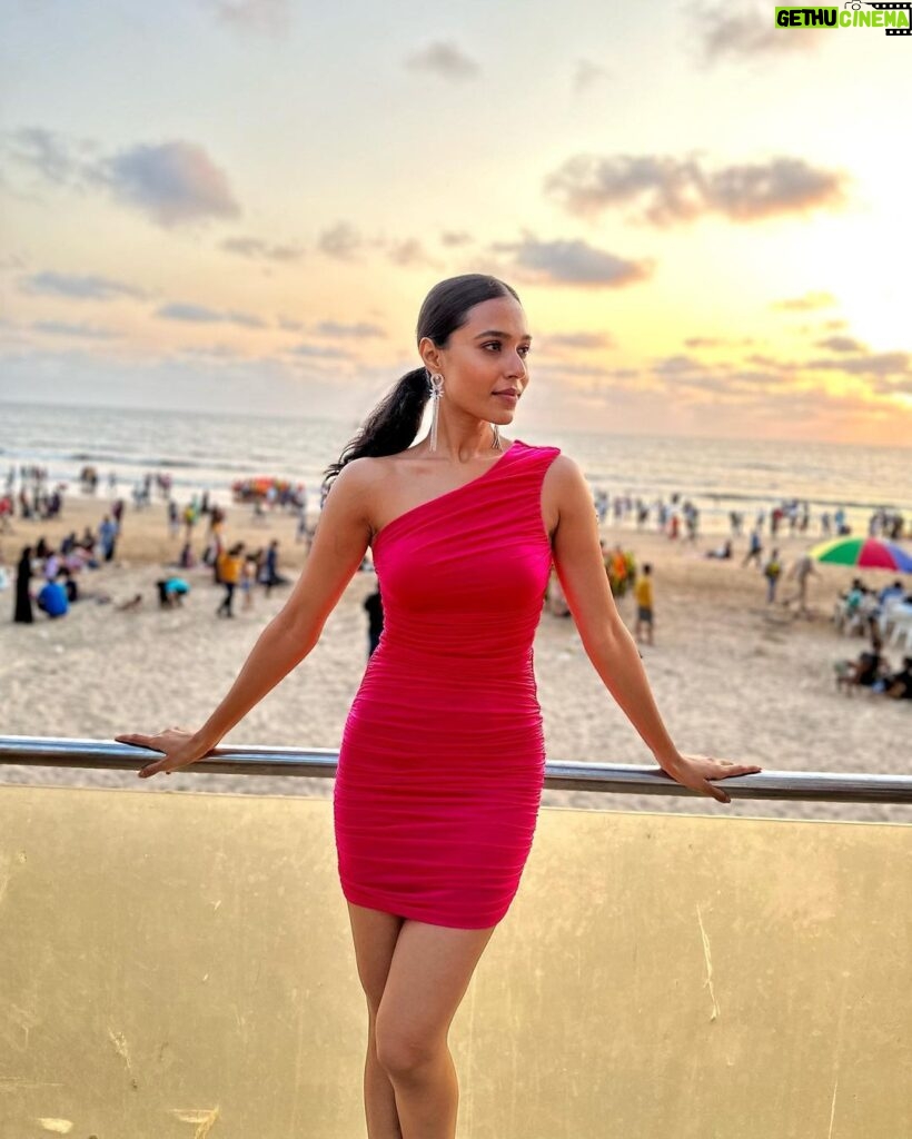 Riyaa Subodh Instagram - Thank you so much to each one of you who made an effort to make my birthday memorable and beautiful. One love 💗 ♾️ . . . . #23may #happyme #summervibes #beachvibes #me #blessed #thankyougod