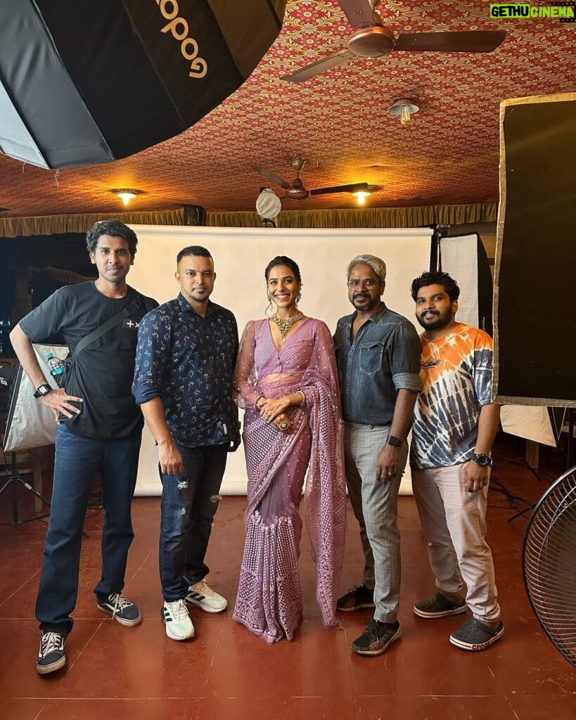 Riyaa Subodh Instagram - Pleasure working with such a great team. Can’t wait for the tvc and campaign. . . . #comingsoon #ad #tvc #southindia #jewellery #campaign #indianmodel #modellife #happyme #thankyougod #staytuned Kochi,Kerala