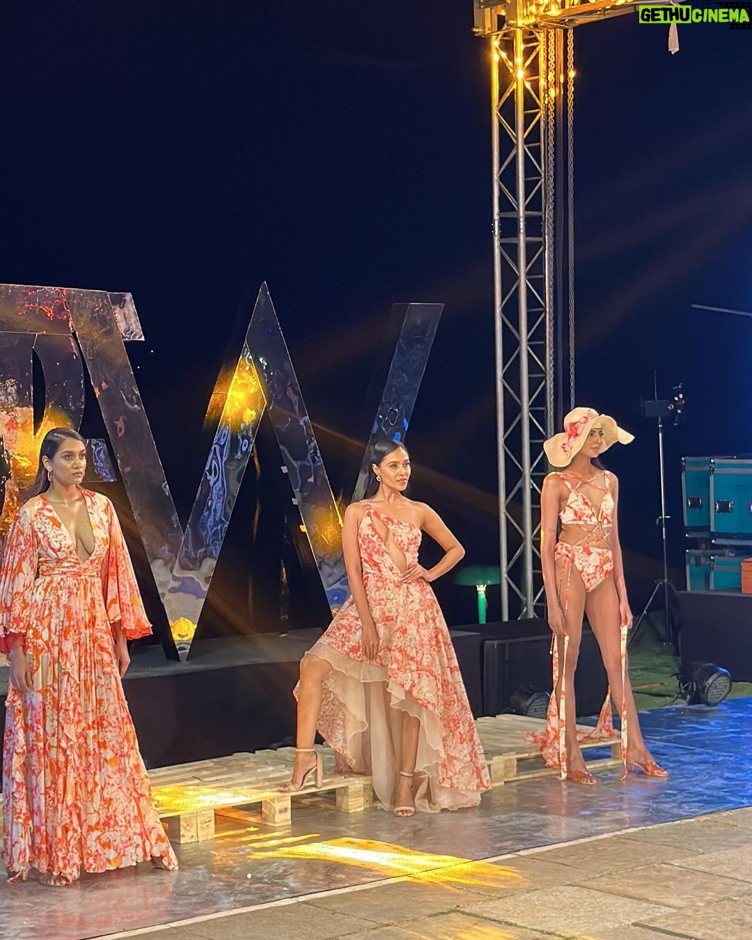 Riyaa Subodh Instagram - 🧡 . . . . . #runwaymodel #rampwalk #fashionshow #designerwear #trending #staytuned