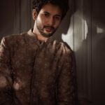 Rohit Suresh Saraf Instagram – #Meghank Mehendi Night♥️

Wearing @sawangandhiofficial 

@kadamajay @saloniparekh__ @jaineeebheda @imtiaz_makeup @styled_by_tanik