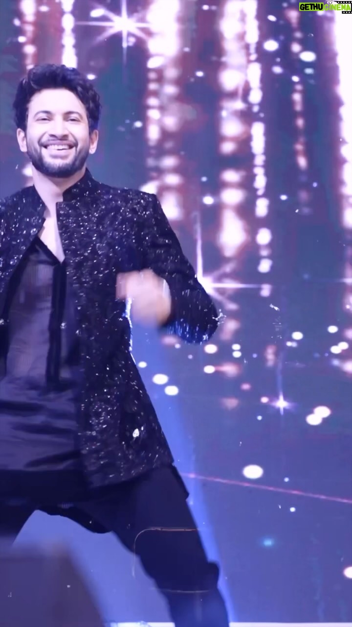 Rohit Suresh Saraf - 1.1 Million Likes - One of the best nights!!!!! โ๏ธโฅ๏ธ #Meghank
Choreographed by @kshitijvaishnav ๐ฅ
