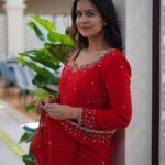 Roopi Gill Instagram - 𝔹𝕖𝕒𝕦𝕥𝕪 𝕚𝕤 𝕒𝕤 𝕓𝕖𝕒𝕦𝕥𝕪 𝕕𝕠𝕖𝕤 Outfit: @meharbyjassmangat 🌹