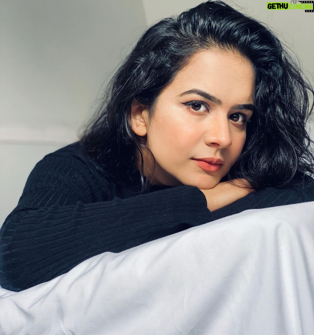 Roopi Gill Instagram - shayd ohnu v pyaar wali mehak jihe aawe..asin phullan utte titli bithaayi jaan k