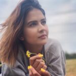 Roopi Gill Instagram – A little yellow won’t hurt 🌻