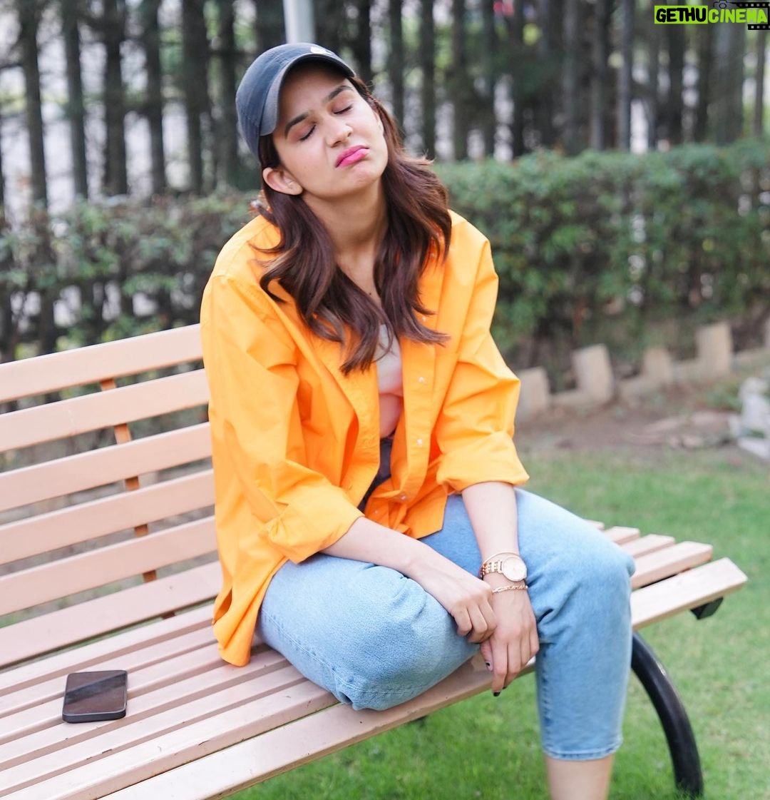 Roopi Gill Instagram - 2️⃣ permanent moods 🤭