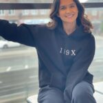 Roopi Gill Instagram - Your are unforgettable 🌼 Shoutout to @attire199x for this super cool hoodie 😌
