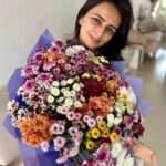 Roshni Chopra Instagram - Surrounded by so much birthday Love ❤️ My 3 birthday wishes 🎂- To be truly present in the moment ✨ To doubt less & trust more ✨ To let LOVE in and not be afraid to show it or receive it ❤️