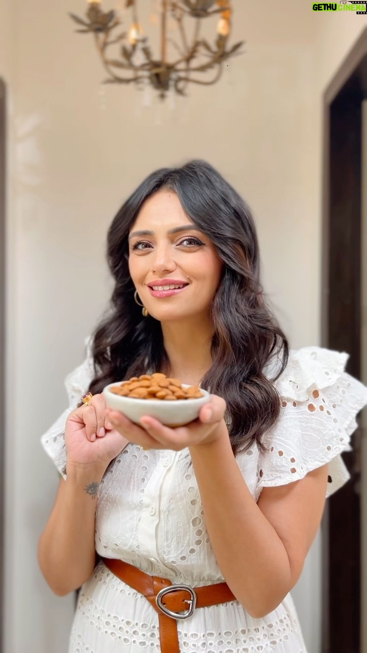 Roshni Chopra Instagram - Ad. Almonds are indeed an actor’s best-kept secret for maintaining skin health naturally #StayBeautifulWithAlmonds #almonds #paidpartnership #collab