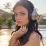 Roshni Chopra Instagram - Get in the zone ✨(my new @dyson_india #dysonzone have changed the meditation game for me with the most incredible noise cancelling feature- I can tune in and zone out. #obsessed ! ) Morning meditation reccos - dr Joe dispenza (avail on YouTube and his app) Deepak Chopra’s 21 day abundance meditation challenge (also on YouTube and his app) Evening walk suggestions - anything from abraham hicks , Mel robbins and Marissa peer all on YouTube . #dysonindia {gifted }