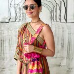 Roshni Chopra Instagram - Mehendi outfit inspo 😍#loveforlocal 💕✨ 🔱Hair bun @romanarsinghaniofficial 👘Kaftaan and 👛- @tussah_siddhishah Kolhapuri wedges 👡 @stoffastyle Necklace @dhora_india All Festive Finds from @thevintagegardenbombay