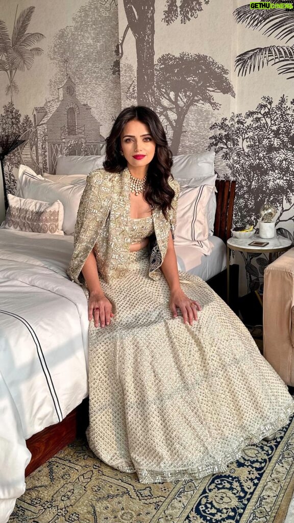 Roshni Chopra Instagram - Be the Light✨Found me the Lehenga of my dreams ❤️‍🔥Draped in Elegance and Grace, Embracing the Magic of SVA by Sonam & Paras Modi (@svacouture) . An exquisite ivory metallic Noor jacket, beautifully paired with an embellished bustier and a highlighted lehenga. #PatakainSVA #SVATribe #rovive festive