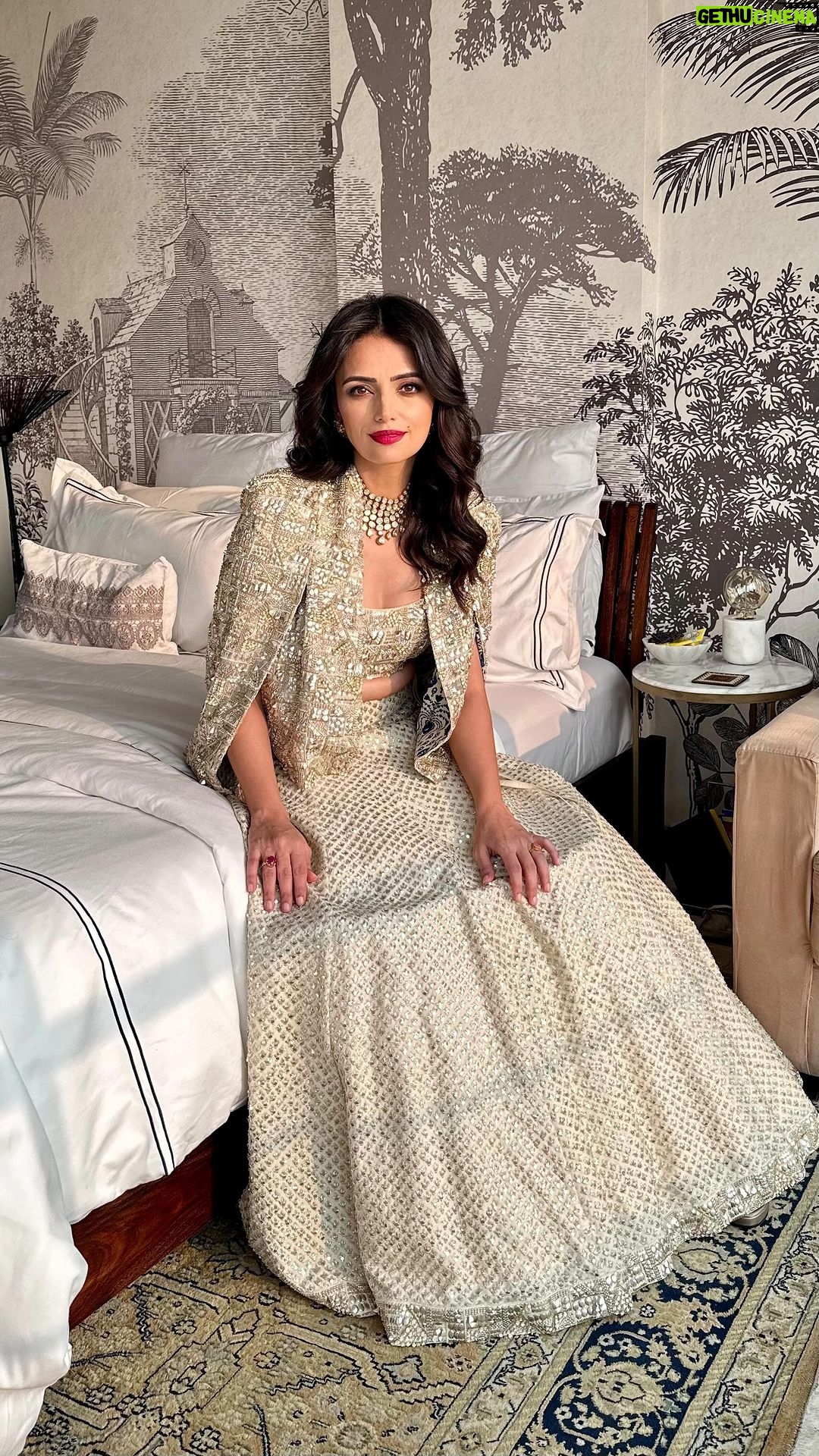 Roshni Chopra Instagram - Be the Light✨Found me the Lehenga of my dreams ❤️🔥Draped in Elegance and Grace, Embracing the Magic of SVA by Sonam & Paras Modi (@svacouture) . An exquisite ivory metallic Noor jacket, beautifully paired with an embellished bustier and a highlighted lehenga. #PatakainSVA #SVATribe #rovive festive