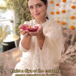 Roshni Chopra Instagram - Inviting Abundance this Diwali 🪔❤️Im not usually superstitious- but these little things are so easy to follow and I feel they work ✨✨✨ wishing you guys all the prosperity this festive season 🪔❤️