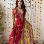 Roshni Chopra Instagram - Dupatta Drapes you just HAVE to try 🫶 #ROVIVE FESTIVE ✨ 💕🌻 Wearing this beautiful lehenga by @kalista.official @dipublicrelations Draping Indian festive wear #indianwedding #indiandesigners #lehenga lehenga love