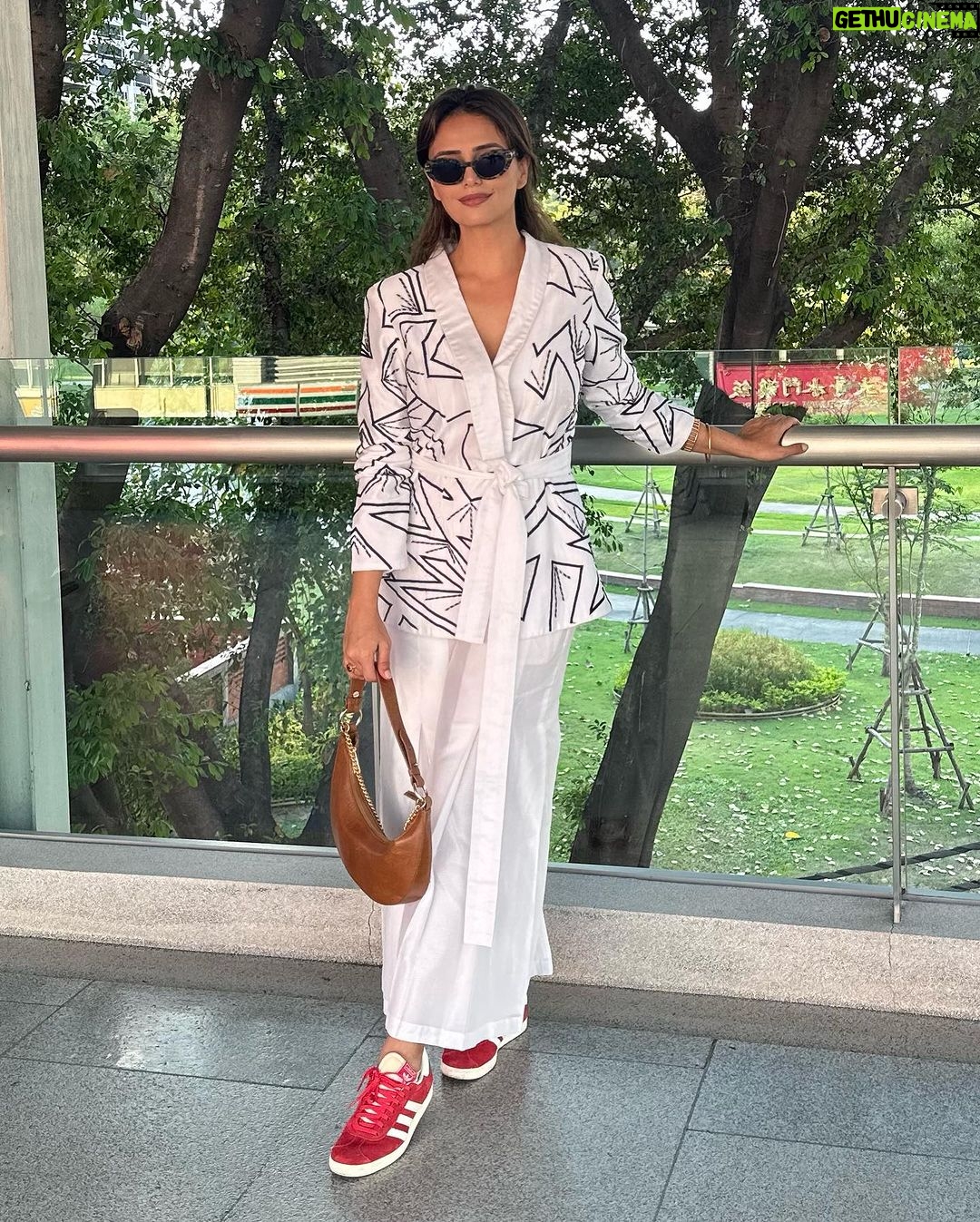 Roshni Chopra Instagram - The perfect day doesn’t exi…. (Happiness finds you when you’re least expecting it )❤️ Bangkok is best discovered through the streets (preferably on the bike taxi as the traffic is 🤦🏻♀️) Wearing @atbw.shop & @tanandloom #loveforlocal
