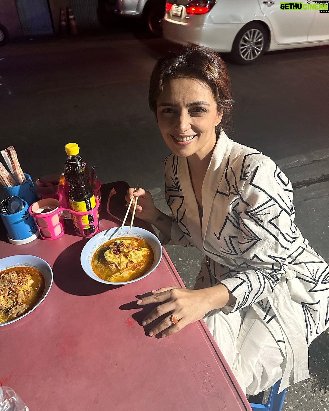 Roshni Chopra Instagram - The perfect day doesn’t exi…. (Happiness finds you when you’re least expecting it )❤️ Bangkok is best discovered through the streets (preferably on the bike taxi as the traffic is 🤦🏻♀️) Wearing @atbw.shop & @tanandloom #loveforlocal