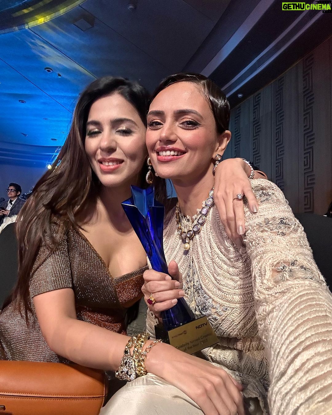 Roshni Chopra Instagram - WE WON!! πβ€οΈ tbh the real prize is the smile on my parents faces π€π₯° thank you @ndtv @whosthat360 for the recognition- itβs means the world to me ! Best celebrity turned creator π thank you instafam you motivate me more than you know !