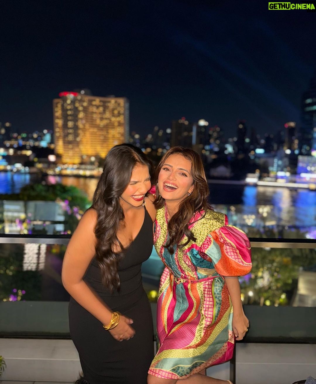 Roshni Chopra Instagram - Ending 2023 with a BANG(kok!) Adventure 💥😍❤️ thank you @siampremiumoutletsbangkok for having us - I can’t wait to hit the shops with these cuties @tarini_shah @nikimehra @gurleendahelay @simranbawa570 #SiamPremiumOutletsBangkok #OutletBangkok #OutletThailand #TheFirstPremiumOutletInThailand Bangkok, Thailand
