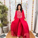 Roshni Chopra Instagram - ✨Festive roundup✨- pick a fav 1-10? Look 1 - @pinkcitybysarika Look 2 - @sajedalehry Look 3 - @inej.in Look 4 - @svacouture Look 5 - @osaabyadarsh Look 6 - @sobariko Look 7 - @nadiyapaar Look 8 - @1999adofficial Look 9 - @kalista.official Look 10 - @tussah_siddhishah Indian designers #weddingseason #lehenga #sari #suit #indianwear